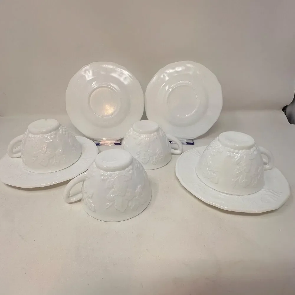 Vintage Indiana Colony Harvest Grape White Milk Glass 14pc Dinnerware Tea Set
